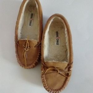 Minnetonka moccasins size 7